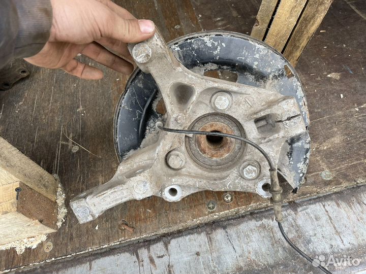 Поворотный кулак правый Chevrolet Cruze