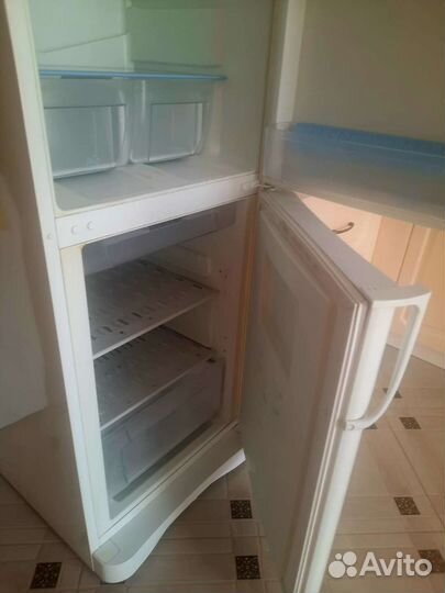 Холодильник indesit