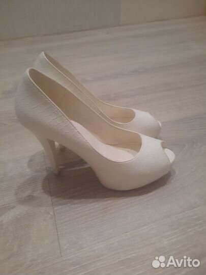 Туфли женские 37 размер белые