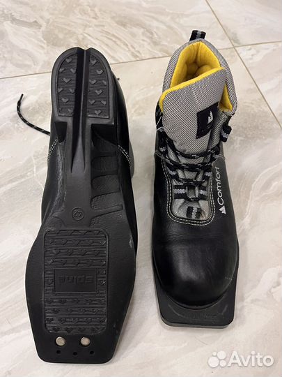Лыжные ботинки