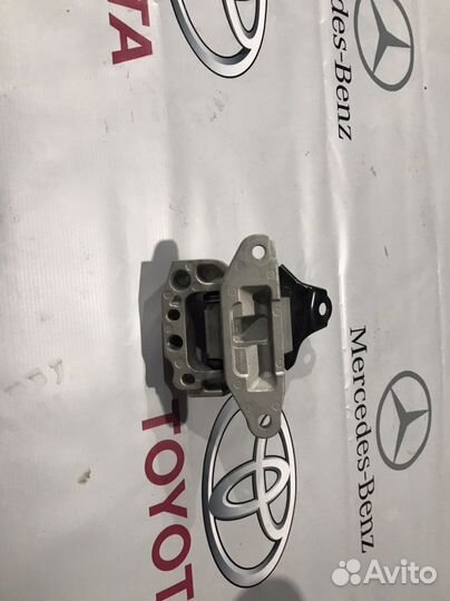 Toyota Camry V70 Подушка Двс