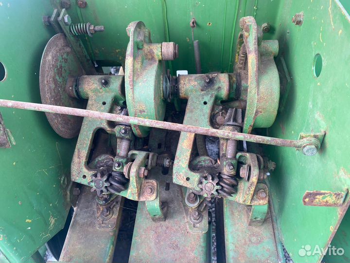 Пресс-подборщик John Deere 330, 2001