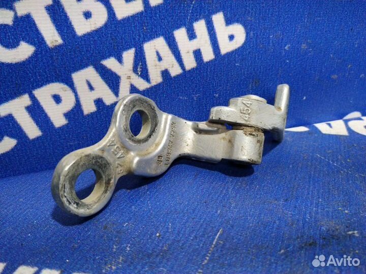 Петля двери Ford Focus 1 седан cdda 2003