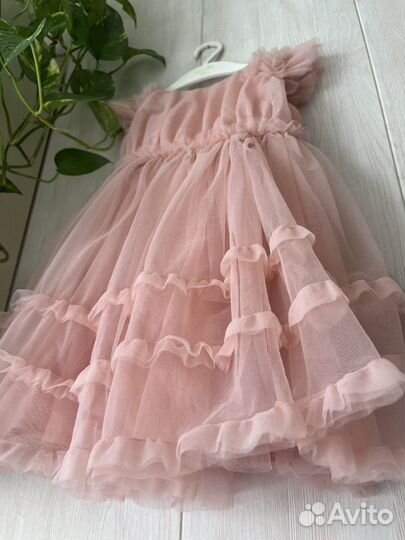 Нарядное платье на девочку 104-110 см