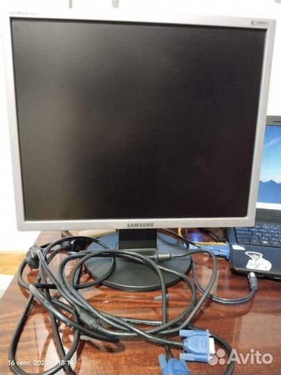 Монитор Samsung SyncMaster 943N