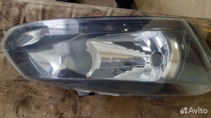 Фара передняя првая VW polo
