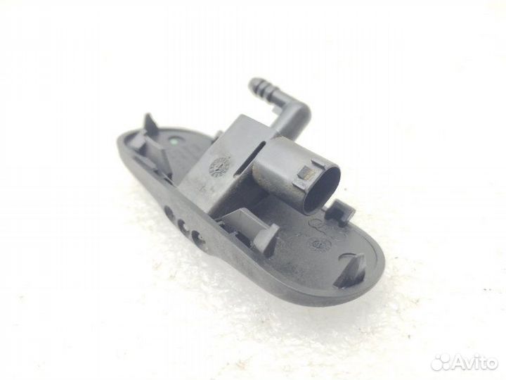 Форсунка стеклоомывателя передняя правая Audi Q7