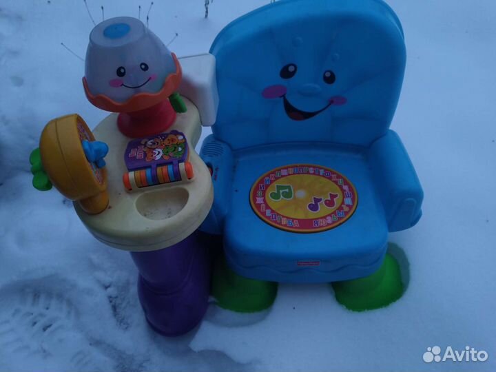 Швейная машинка, стол и стул для детей