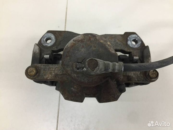 Суппорт передний левый Toyota Camry V50 2011-2017