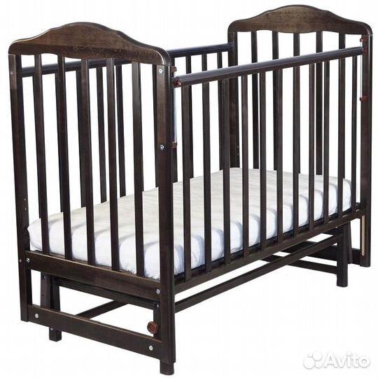 Детская кроватка с маятником