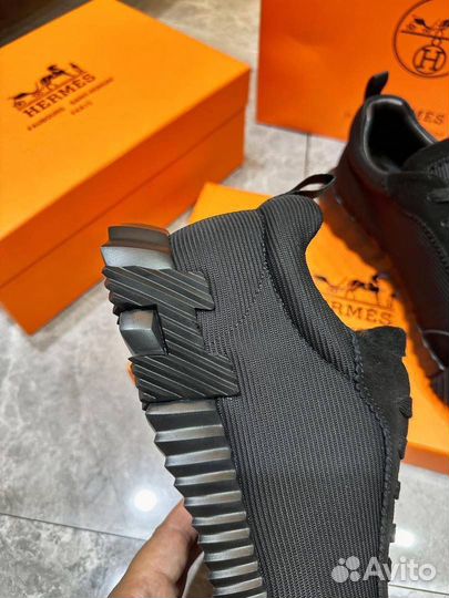 Кроссовки Hermes для стильных и динамичных мужчин