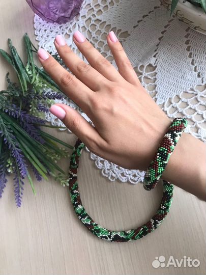 Бисерные украшения(жгуты и браслеты) /поделка