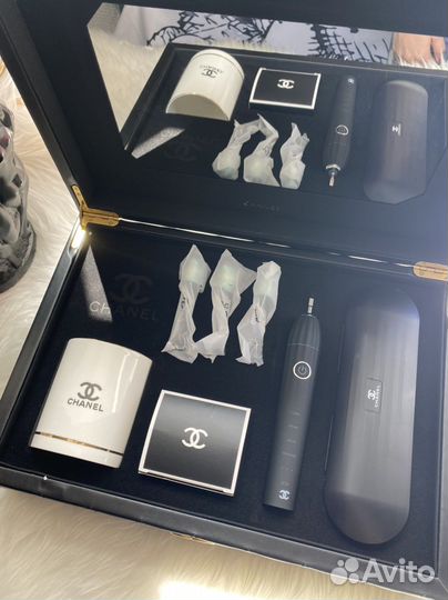 Электрическая зубная щетка Chanel