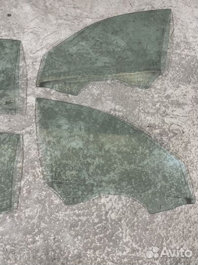 Стекло двери переднее правое bmw f30