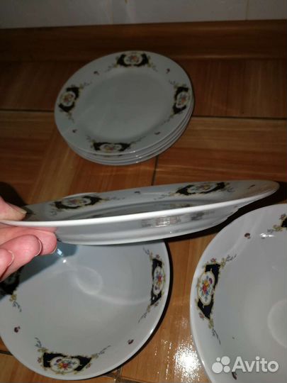 Набор тарелок