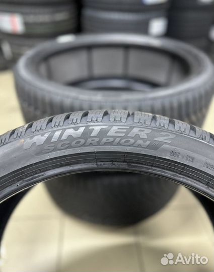 Pirelli Scorpion Winter 2 275/35 R22 и 315/30 R22 107V