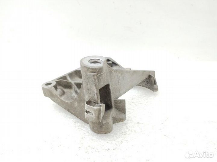 Кронштейн опоры двигателя левый Bmw 5-Series E60