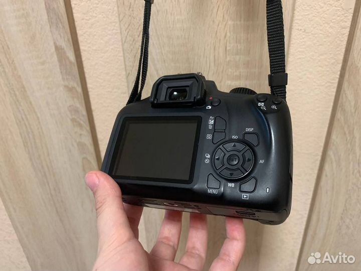 Canon EOS 4000D, объектив (18-55мм)