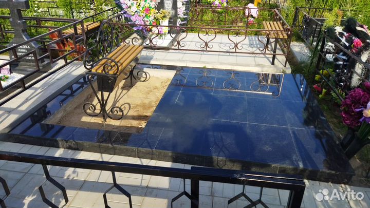 Укладка тротуарной плитки на кладбище