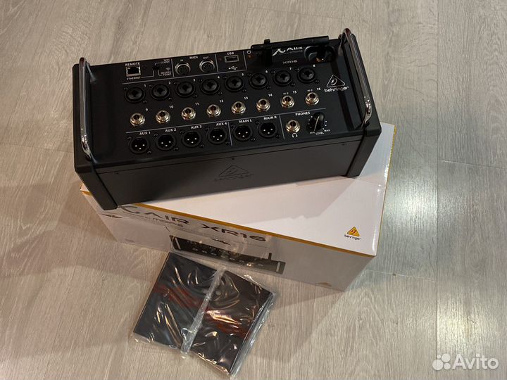 Цифровой микшерный пульт Behringer XR16 X-Air