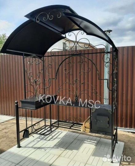 Мангал с крышей