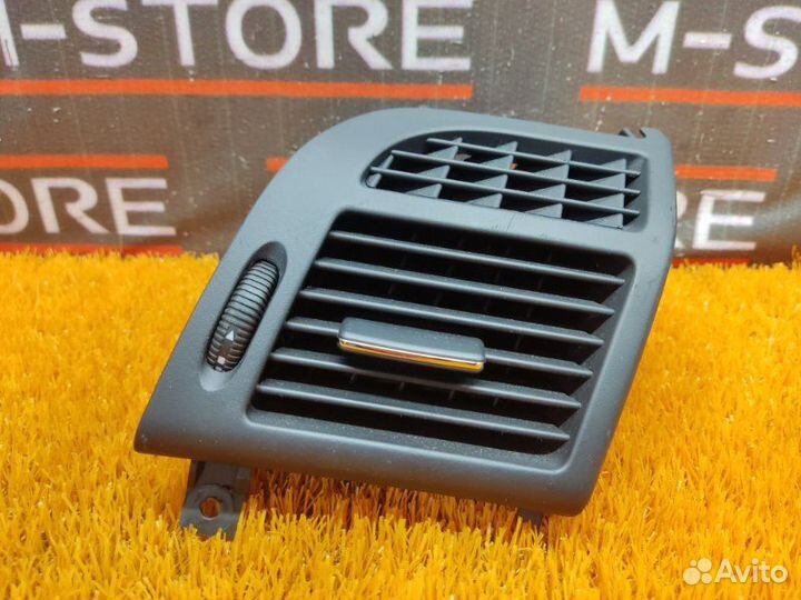 Дефлектор воздушный правый Mercedes-Benz E-Class