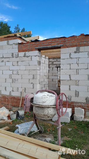 Бригада строителей