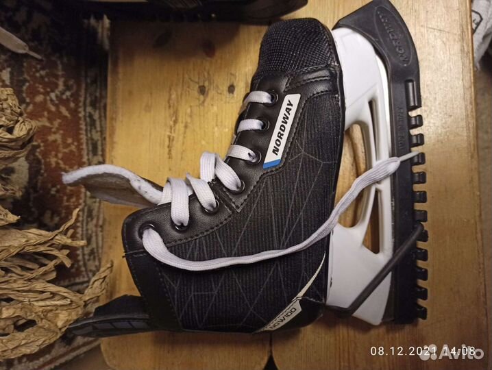 Коньки хоккейные