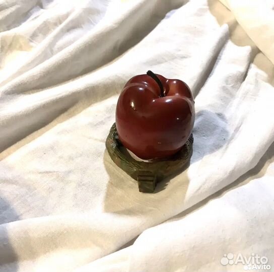 Кормушка яблочко для попугайчика