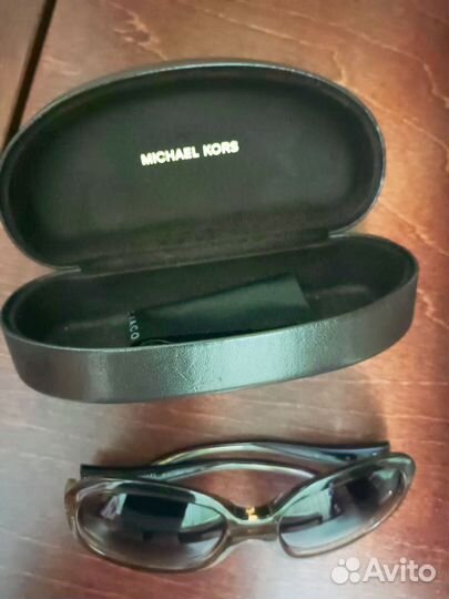 Солнцезащитные очки женские брендовые