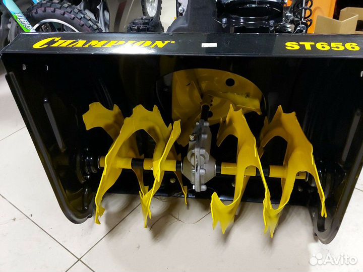 Снегоуборщик champion ST 656