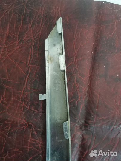 Правый передний молдинг бампера бмв е 32