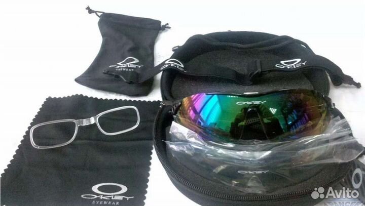 Очки с пятью сменными линзами фирмы Oakley