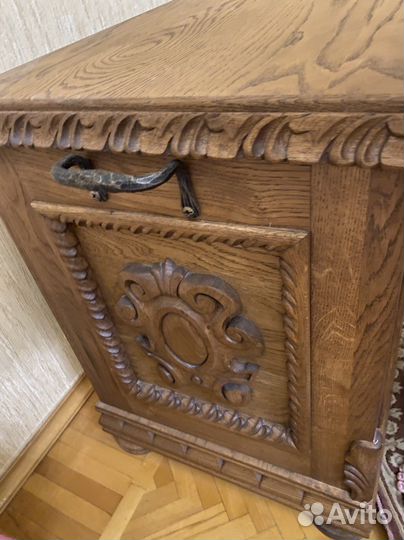 Сундук массивный деревянный