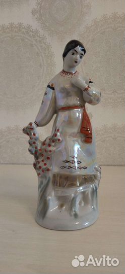 Фарфоровая статуэтка 