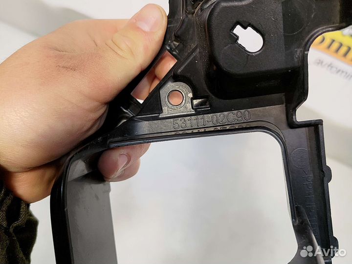 Кронштейн решетки радиатора Toyota Corolla E210