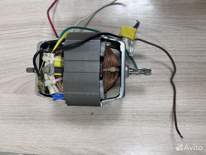 Двигататель мясорубки