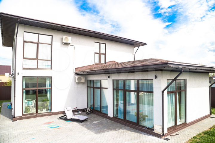 Коттедж 204,5 м² на участке 11,2 сот.