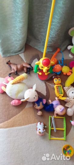 Игрушки, каталка, мягкие игрушки, посуда