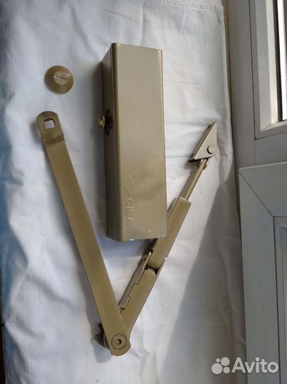 Доводчик дверной