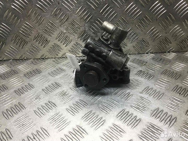 Насос гидроусилителя руля Мерседес Ц класс a0044661301 646963
