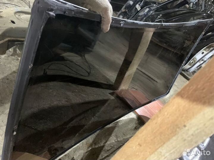 Стекло заднее Audi A8 D2 AUW 1999