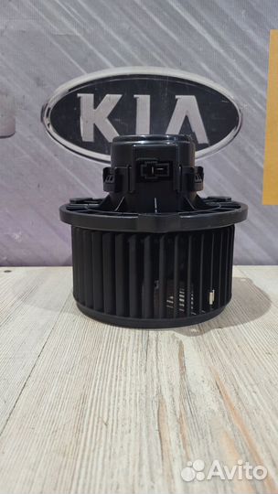 Вентилятор мотор печки отопителя Kia RIO 4