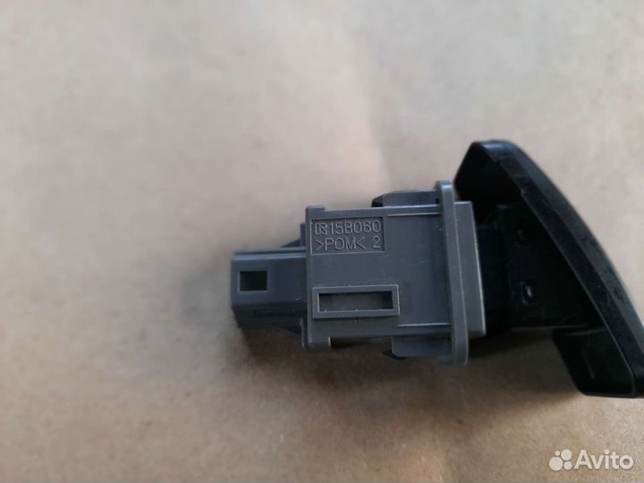 Кнопка аварийной сигнализации Toyota Corolla E15