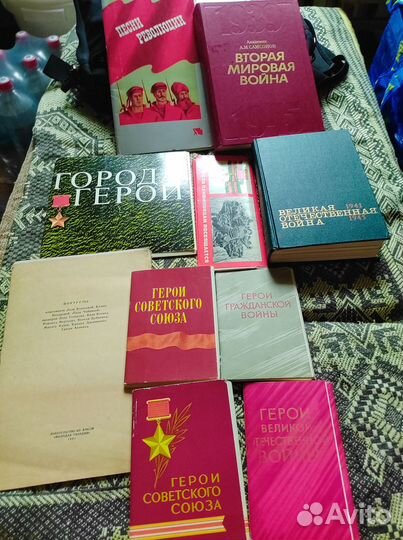 Книги и открытки СССР про войну