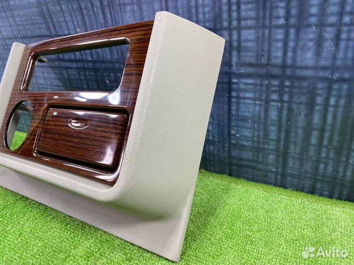 Декоративная планка салона Cadillac Escalade LQ9