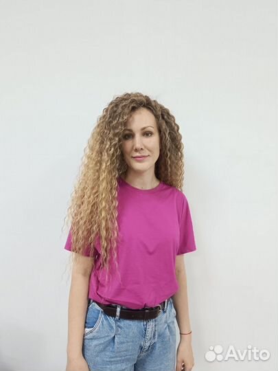 Модель на афрокудри