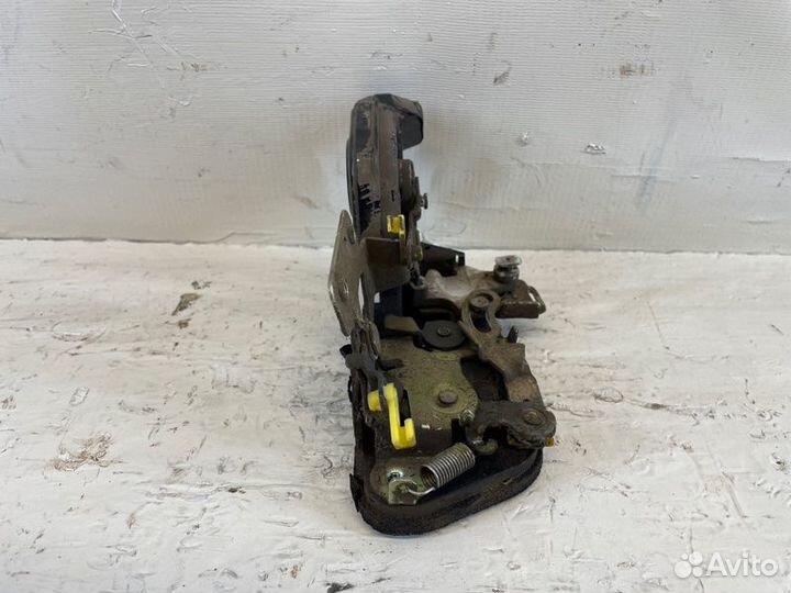 Замок двери передний правый Hyundai Elantra XD