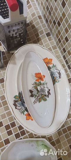 Заварочный чайник, кухонная утварь, тарелки