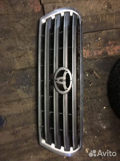 Решётка радиатора toyota land cruiser